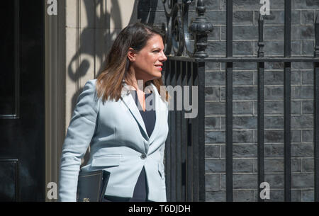 Londres, 30 avril 2019. Caroline Nokes quitte la réunion hebdomadaire du cabinet au 10 Downing Street. Credit : Malcolm Park/Alamy Banque D'Images