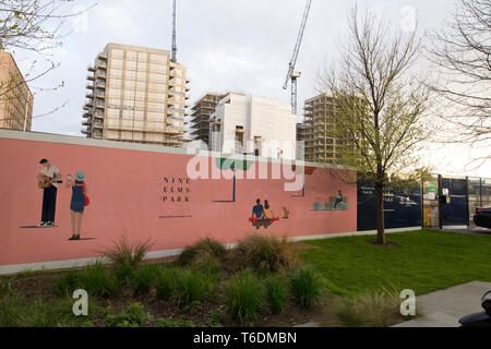 Nine Elms linier park advertisment Nine Elms, le sud de Londres, par St George Wharf Tower le 21/10/2019 Banque D'Images