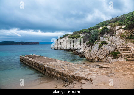 La réserve naturelle de Capo Caccia, un éperon rocheux situé dans un écosystème protégé près de la ville de Alghero, Sardaigne, Italie.. De pittoresques sentiers de randonnée, d Banque D'Images