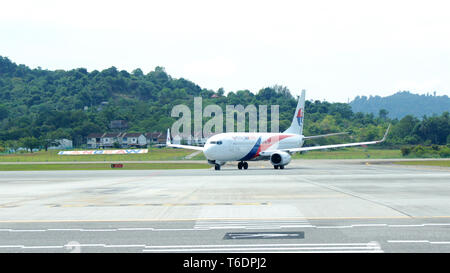 KEDAH, Langkawi (Malaisie) - avril 11th, 2015 Malaisie : avion Boeing 737-800 de la compagnie aérienne à l'aéroport international de Langkawi Banque D'Images