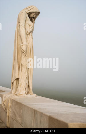 Mère Canada statue au Mémorial canadien de la Première Guerre mondiale, la crête de Vimy, lieu historique national du Canada, Pas-de-Calais, France. Banque D'Images