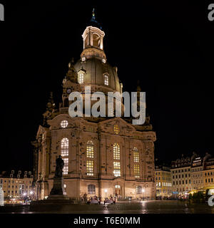 Dans la vieille ville Frauenkirche de Dresde dans la nuit Banque D'Images