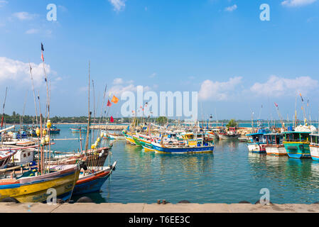 Bateaux de pêche dans le port de Tangalle, au Sri Lanka Banque D'Images