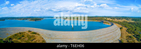 Panorama de l'antenne de Cardinia et mur de barrage du lac réservoir Banque D'Images