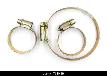 Le collier en acier inoxydable perforé en acier réglable, colliers isolé sur fond blanc l'image haute résolution galerie. Banque D'Images