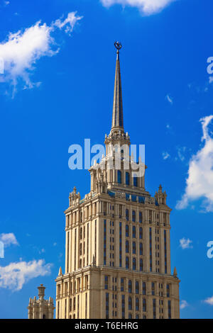 Le célèbre gratte-ciel de Staline (l'Ukraine d'hôtel Radisson Royal) - Moscou Russie Banque D'Images