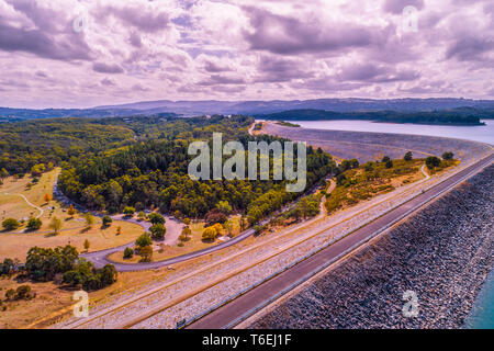 Vue aérienne de Cardinia Reservoir Park par jour nuageux à Melbourne, Australie Banque D'Images