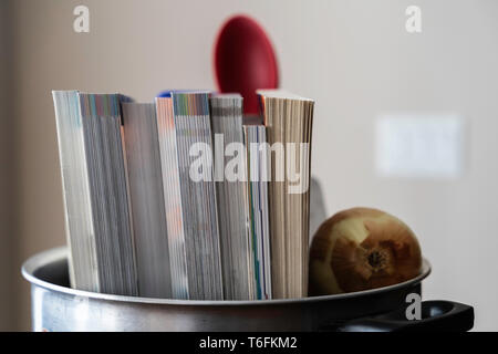 Livres en pot prêts à être cuisinés - Concept de fraude Banque D'Images