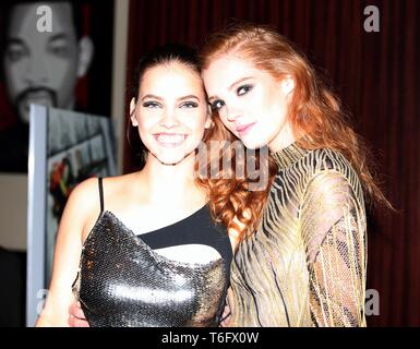 CANNES, FRANCE - 24 MAI 2017 : Barbara Palvin et Alexina Graham assister à la L'Oreal Parti 20e anniversaire à Cannes (Photo : Mickael Chavet) Banque D'Images