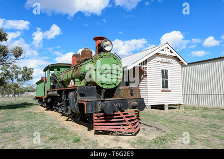 Une locomotive à la classe C17 juin historique gare ferroviaire, 1920-1967, consacré au service de l'agriculture et les industries d'extraction du charbon. Au sud-ouest du Queensland, Q Banque D'Images