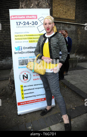 Lewis-Duncan Weedon vu au cours de l'Admiral Duncan Procession et acte de souvenir sur le 20e anniversaire de l'attentat au St Anne's Church Gardens, de Waterloo à Londres. Banque D'Images