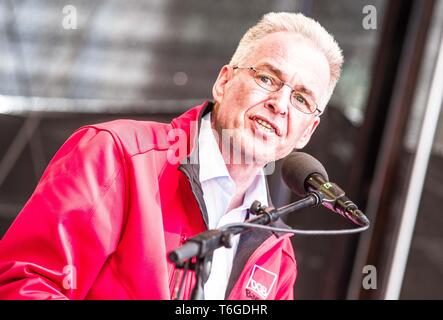 Munich, Bavière, Allemagne. 1er mai 2019. MATTHIAS JENA, DGB Vorsitzender Bayern. La démonstration sous la devise 'Europa. Jetzt aber richtig !'', des milliers de travailleurs allemands ont pris les rues de Munich, Allemagne pour le premier mai à l'appui de la solidarité européenne et les droits des travailleurs. Organisée par la coalition de syndicats DGB, le groupe a défilé de la DGB Haus de Marienplatz où une journée entière d'orateurs et de performances ont été prévues. Credit : Sachelle Babbar/ZUMA/Alamy Fil Live News Banque D'Images