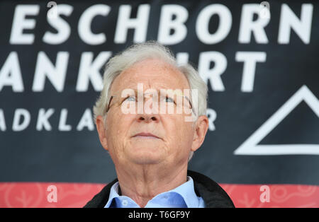 Eschborn, Allemagne. 01 mai, 2019. Mathias Geiger (FDP), Maire d'Eschborn, est sur scène pour l'enregistrement de la cycling classic Eschborn-Frankfurt. Credit : Arne Dedert/dpa/Alamy Live News Banque D'Images