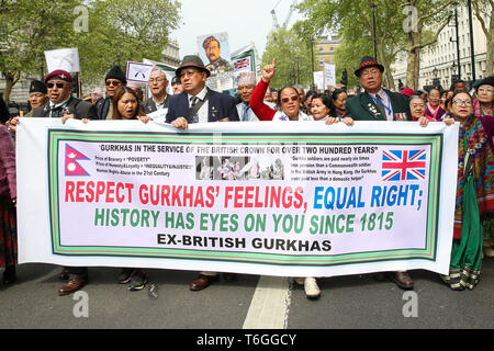 Whitehall, Londres, Royaume-Uni. 1er mai 2019. Anciens combattants gurkhas mars sur Whitehall, en passant devant Downing Street, exigeant des droits égaux à ceux des soldats britanniques et du Commonwealth. Credit : Dinendra Haria/Alamy Live News Banque D'Images