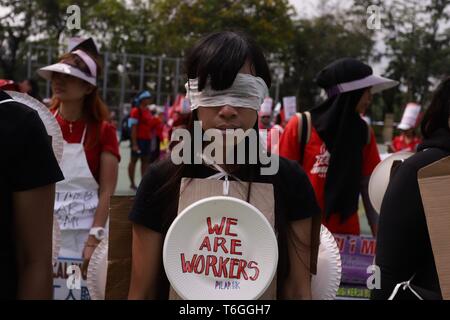 Hong Kong, Chine. 1er mai 2019. Travailleur indonésien bandeau elle-même durant le défilé annuel peut protester à Hong Kong. Credit : Liau Chung-ren/ZUMA/Alamy Fil Live News Banque D'Images