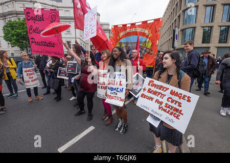 Londres, Royaume-Uni. 1er mai 2019. L'anglais collectif de Prostitues avec des bannières et des pancartes sur le Jour annuel du mois de mai mars à Londres à partir de Clerkenwell Green, comme d'habitude, la protestation a été dominé par les communautés de migrants de Londres, en particulier des groupes turcs et kurdes. Deux personnes portant une bannière d'exclusion-trans ont ensuite demandé de quitter le mars. Peter Marshall/Alamy Live News Banque D'Images