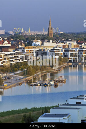 Phoenix lake, dans l'arrière parc Signal Iduna, BVB stadium, Dortmund, Ruhr, Allemagne, Europe Banque D'Images