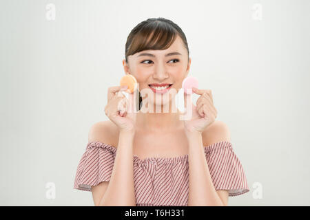 Portrait of Asian woman holding Macarons Banque D'Images