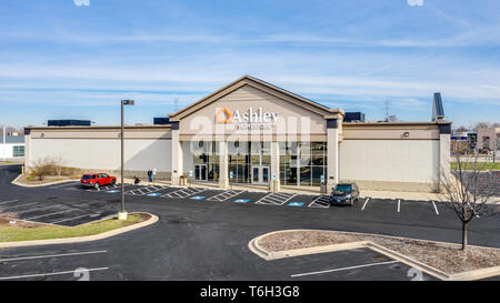 Un bourdon / Vue aérienne d'une Ashley Furniture store. Ashley Furniture a été en affaires depuis 1997, avec plus de 800 sites dans le monde entier. Banque D'Images