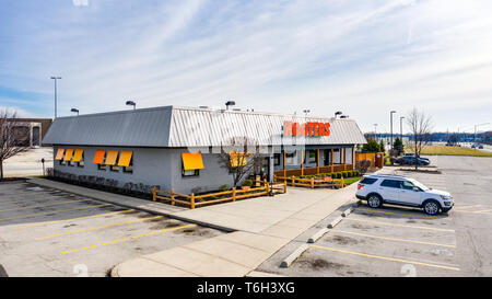 Hooters est une chaîne américaine restaurant qui est connu pour ses ailes de poulet, des hamburgers, des boissons et 'Hooter Girls' avec plus de 420 emplacements. Banque D'Images