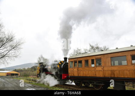 Pontypool et Blaenavon Railway. Un 0-6-0 saddle tank moteur à vapeur, construit par la société moteur Hunslet à Leeds en 1937, ex-Orient Moors le moteur n° 18. Banque D'Images