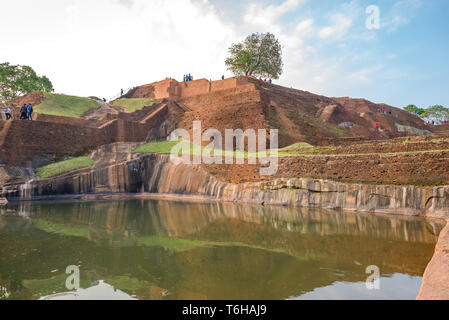 Le palais de citerne sur Sigiriya haut de la roche Banque D'Images