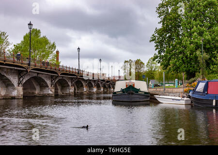 La rivière Avon à Stratford upon Avon, Warwickshire, West Midlands. Banque D'Images