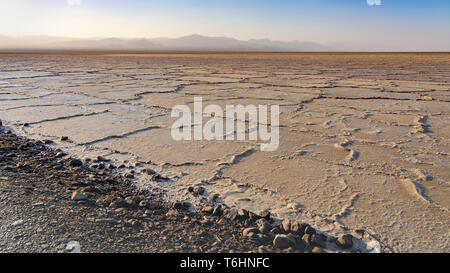 Coucher du soleil sur les plaines salées de Asale Lake dans la dépression Danakil en Ethiopie, Afrique Banque D'Images