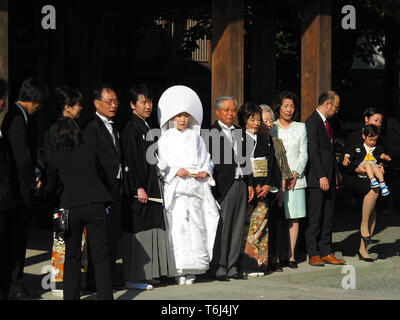 Fête de mariage japonaise près du temple d'Hasedera à Kamakura, au Japon. Banque D'Images