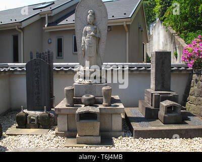 Sculpture dans le temple de Sengakuji à Tokyo, Japon Banque D'Images
