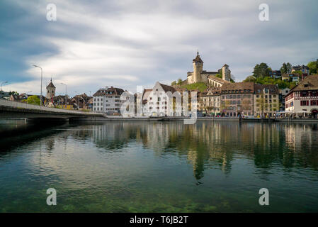 Schaffhausen, SH / Suisse - 22 Avril 2019 : vue de la ville de Schaffhouse avec le pont sur le Rhin Banque D'Images