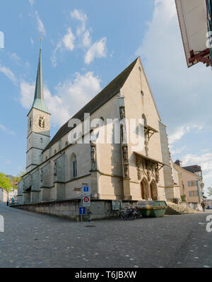 Zug, ZG / Suisse - 20 avril, 2019 : vue de l'église Saint Oswald et de l'environnement dans la ville de Zoug Banque D'Images