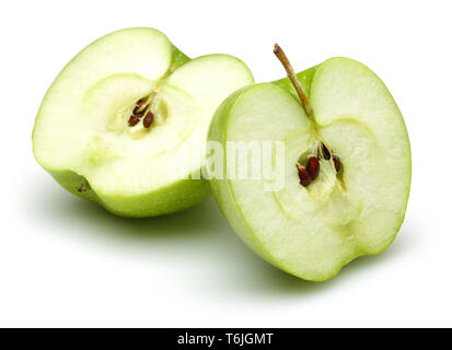 Deux demi-pomme verte isolée sur fond blanc Banque D'Images