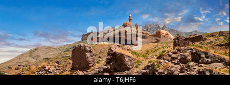 Avec les murs extérieurs de la mosquée Minarete du 18e siècle l'architecture ottomane de l'Ishak Pasha Palace (turc : İshak Paşa Sarayı) , Agrı pro Banque D'Images