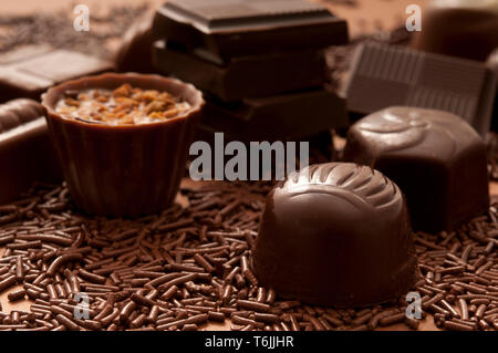 Variété de bonbons au chocolat et pralines Banque D'Images