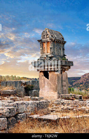 Un pilier de marbre de tombeau Lycien 480-470 B.C. Xanthos, UNESCO World Heritage Site Archéologique, Turquie Banque D'Images