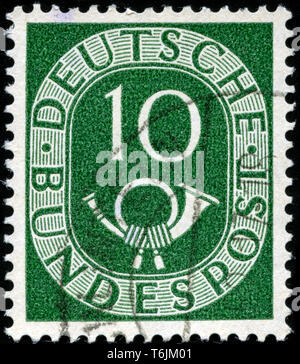 Timbre-poste de la République fédérale d'Allemagne dans la série émise en 1951 Posthorn Banque D'Images