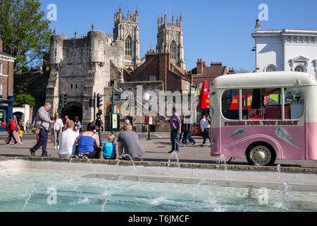 Une glace à briser, exposition Square, City of York, Royaume-Uni Banque D'Images