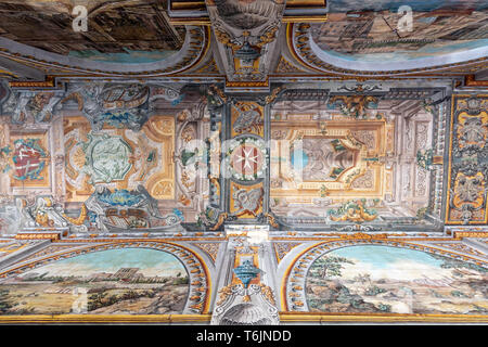 Armoury couloir plafond peintures montrent un illusionniste afficher de caractéristiques architecturales (quadratura) par l'artiste toscan Nicolo Nasoni en 1727 Banque D'Images