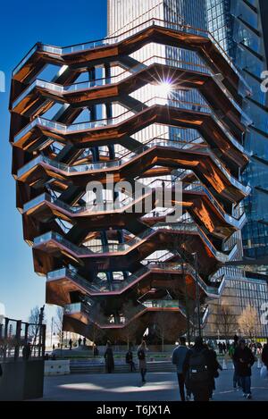 New York City, NY / USA - 01 Avril 2019 : le navire, un nid d'art moderne, comme l'escalier dans le centre de la Cour d'Hudson ouvert aux visiteurs sur un s Banque D'Images