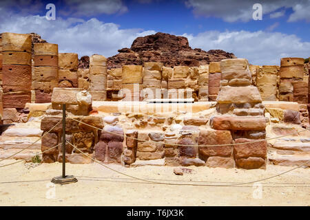 Anciennes colonnes de Temple de Lions ailés (Grand Temple) à Pétra, en Jordanie. Banque D'Images