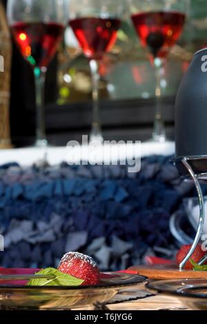 Fondue au vin et servi dans un jardin Banque D'Images