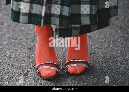 Milan, Italie - 20 Février 2019 : Street style - femme portant Gucci après un défilé de mode pendant la Fashion Week de Milan - MFWFW19 Banque D'Images