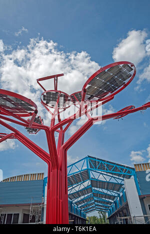 L'un des sept arbres solaire qui se tiendra sur deux étages dans le San Felasco Tech City, un nouveau développement multi-facettes à Alachua, en Floride. Banque D'Images