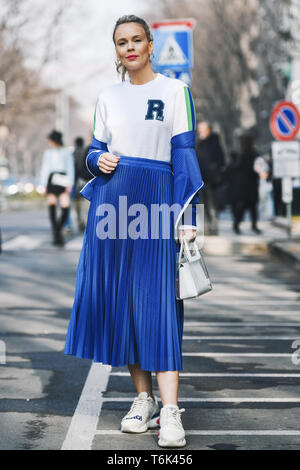 Milan, Italie - 21 Février 2019 : Street style - Outfit avant un défilé de mode pendant la Fashion Week de Milan - MFWFW19 Banque D'Images