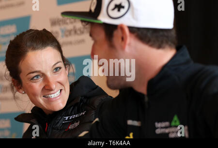 Trek équipe Segafredo-rider Lizzie Deignan entretiens avec Mark Cavendish, lors de la conférence de presse Salle municipale de Leeds. Banque D'Images