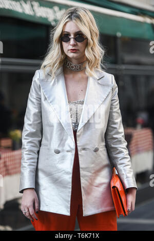 Milan, Italie - 21 Février 2019 : Street style - Outfit avant un défilé de mode pendant la Fashion Week de Milan - MFWFW19 Banque D'Images