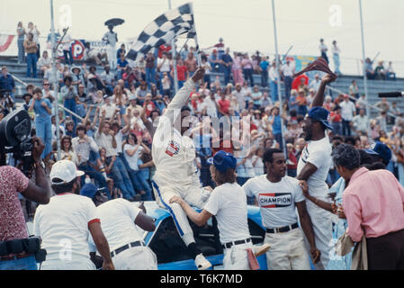 Comédien et acteur Richard Pryor sur l'ensemble d'un long métrage intitulé La foudre graissée , l'histoire du premier pilote NASCAR Américains africains - Wendell Scott - pour gagner une course de NASCAR.. Banque D'Images