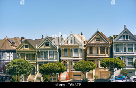 Les maisons de style victorien à San Francisco Banque D'Images