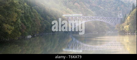 Premier pont Rivière Tadami Fukushima Japon Banque D'Images